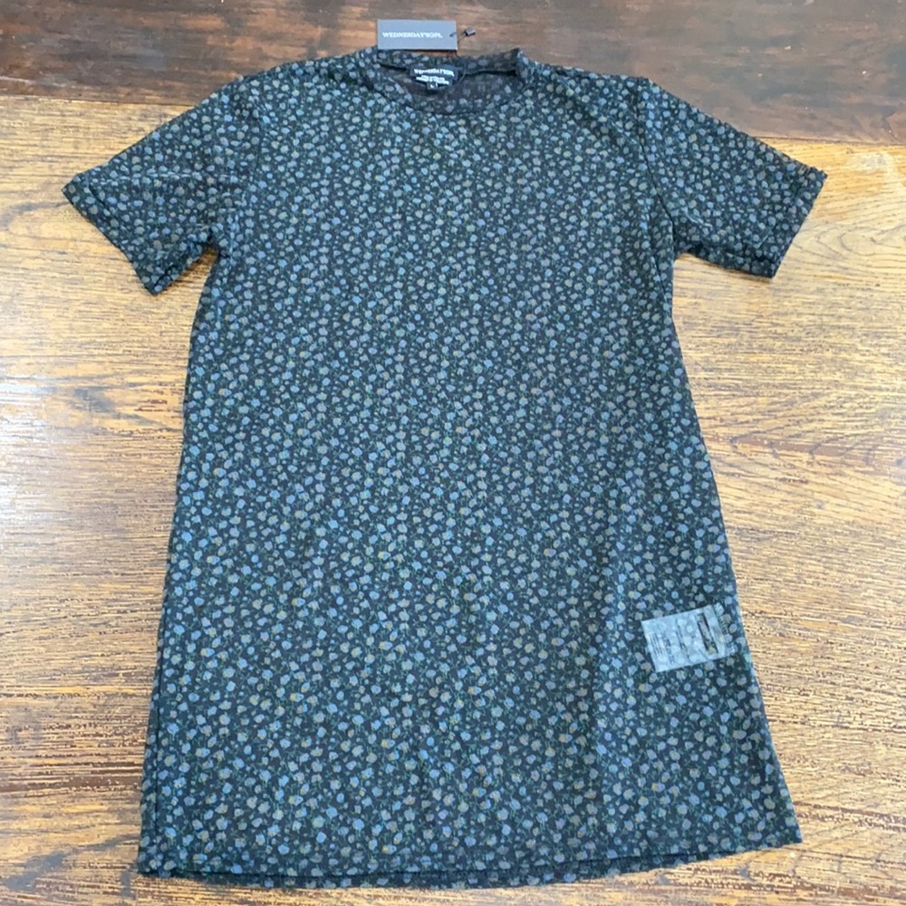 Wednesday Girl Women’s Shirt New Large
